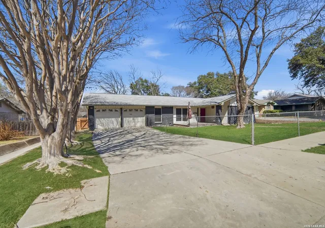 Photo 3 of Sale Pending at 7115 Forest Brk, San Antonio, TX 78240 | MLS# 1945293 | Listing updated on 2026-10-26