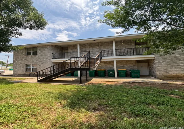2nd image of 501 Dukeway, Universal City, TX 78148 | MLS# 1945345
