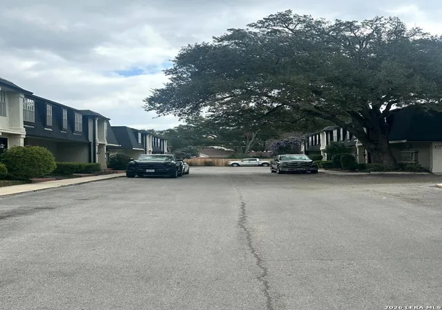 2nd image of 7834 Broadway #304, San Antonio, TX 78209 | MLS# 1945502