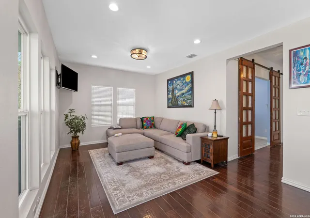 Photo 4 of Sale Pending at 309 E Mistletoe, San Antonio, TX 78212 | MLS# 1945507 | Listing updated on 2026-03-15