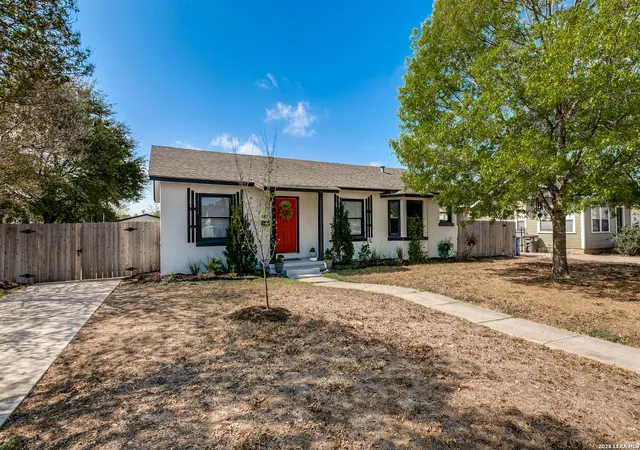 Photo 2 of Sale Pending at 2018 W Mulberry, San Antonio, TX 78201 | MLS# 1945528 | Listing updated on 2026-08-01