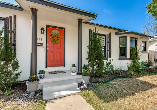 Photo 3 of Sale Pending at 2018 W Mulberry, San Antonio, TX 78201 | MLS# 1945528 | Listing updated on 2026-08-01