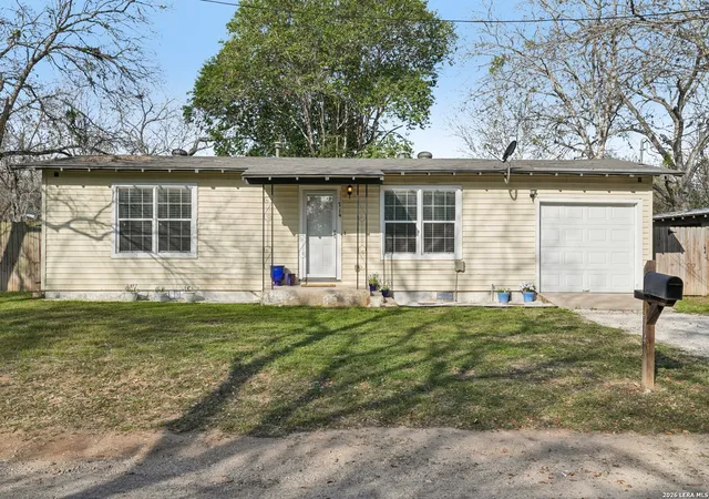 1st image of 714 S Milam St, Seguin, TX 78155 | MLS# 1945545