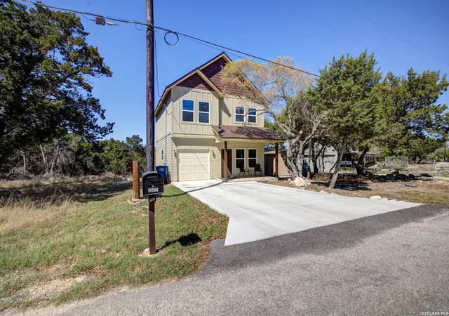 Photo 2 of Single family home for sale at 1577 Whispering Hills, Canyon Lake, TX 78133 | MLS# 1945554 | Listing updated on 2026-09-16