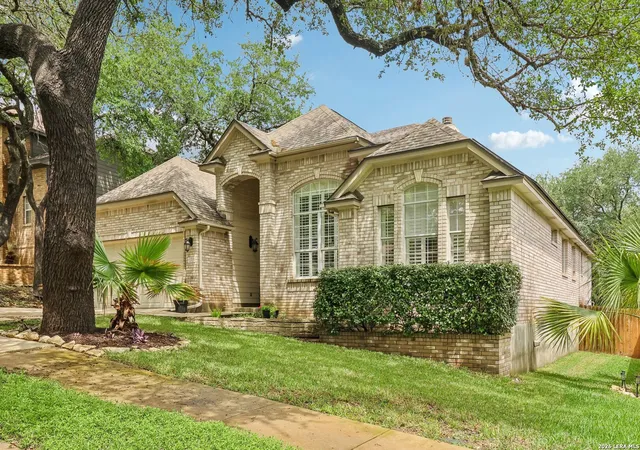 Photo 3 of Sale Pending at 1719 Aspen Rdg, San Antonio, TX 78248 | MLS# 1945573 | Listing updated on 2026-05-05