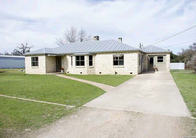 Photo 3 of Single family home for sale at 102 Myrtle, Harper, TX 78631 | MLS# 1945605 | Listing updated on 2026-04-10