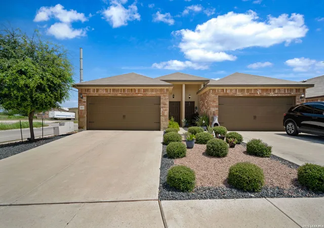 1st image of 1100/1102 Stanley, Seguin, TX 78155 | MLS# 1945640