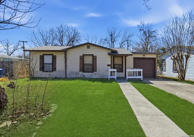 Photo 2 of Sale Pending at 262 Redrock Dr, San Antonio, TX 78213 | MLS# 1945660 | Listing updated on 2026-03-26