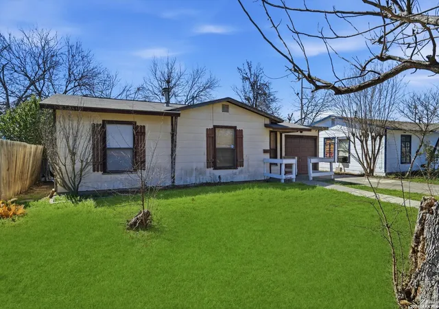 Photo 3 of Sale Pending at 262 Redrock Dr, San Antonio, TX 78213 | MLS# 1945660 | Listing updated on 2026-03-26