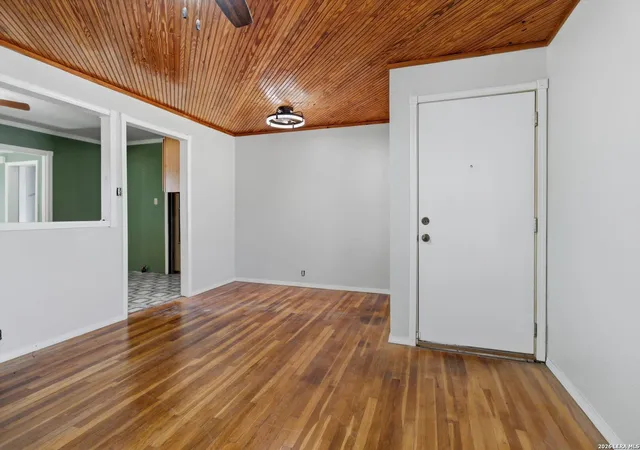 Photo 3 of Sale Pending at 262 Redrock Dr, San Antonio, TX 78213 | MLS# 1945660 | Listing updated on 2026-03-26