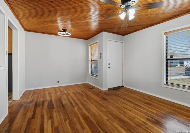 Photo 4 of Sale Pending at 262 Redrock Dr, San Antonio, TX 78213 | MLS# 1945660 | Listing updated on 2026-03-26