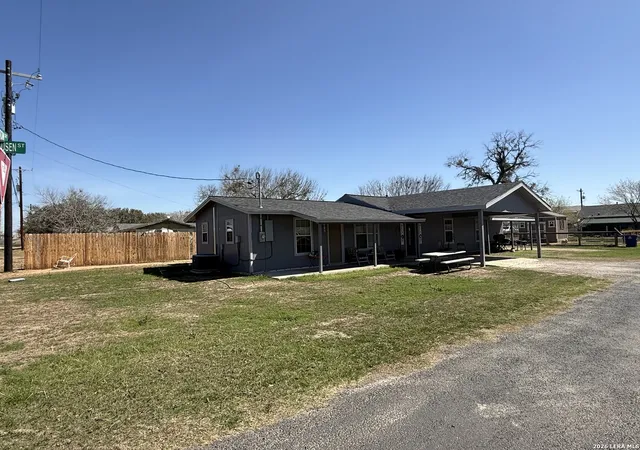 20th image of 316 N Welhausen, Poth, TX 78147 | MLS# 1945668