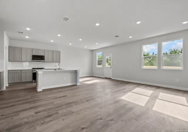 Photo 3 of Single family home for sale at 10822 Apple Pie Rd, San Antonio, TX 78224 | MLS# 1945679 | Listing updated on 2026-09-18