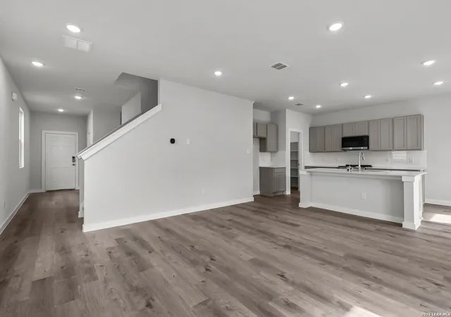 Photo 4 of Single family home for sale at 10822 Apple Pie Rd, San Antonio, TX 78224 | MLS# 1945679 | Listing updated on 2026-09-18