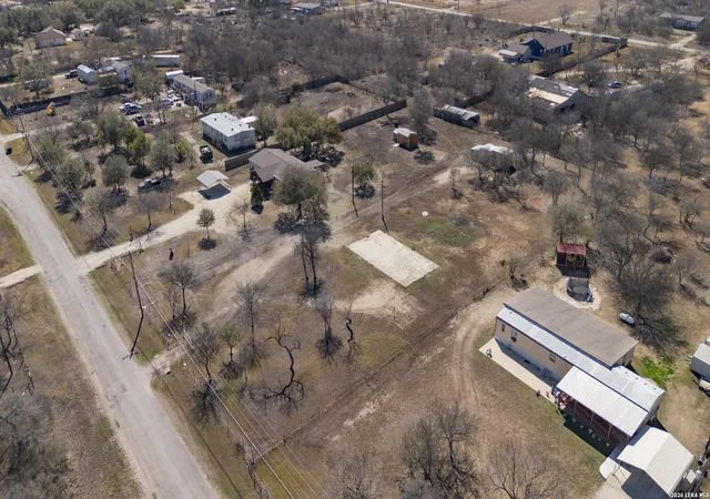 4th image of 464 County Road 4638, Hondo, TX 78861 | MLS# 1945714