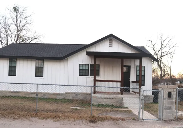 3rd image of 105 Galbreath, Devine, TX 78016 | MLS# 1945721