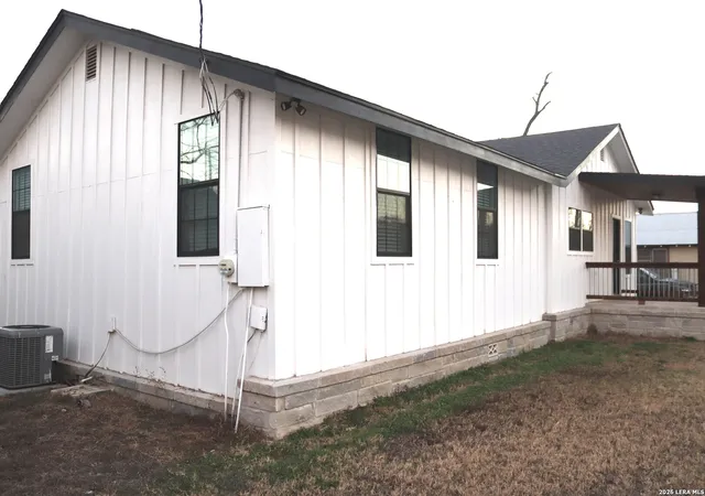 4th image of 105 Galbreath, Devine, TX 78016 | MLS# 1945721