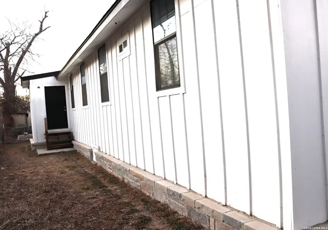 5th image of 105 Galbreath, Devine, TX 78016 | MLS# 1945721