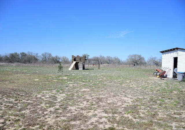 5th image of 416 Maske, Somerset, TX 78069 | MLS# 1945744