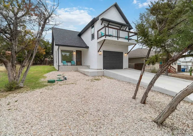Photo 2 of Single family home for sale at 2061 Robin Hood, Canyon Lake, TX 78133 | MLS# 1945750 | Listing updated on 2026-05-06