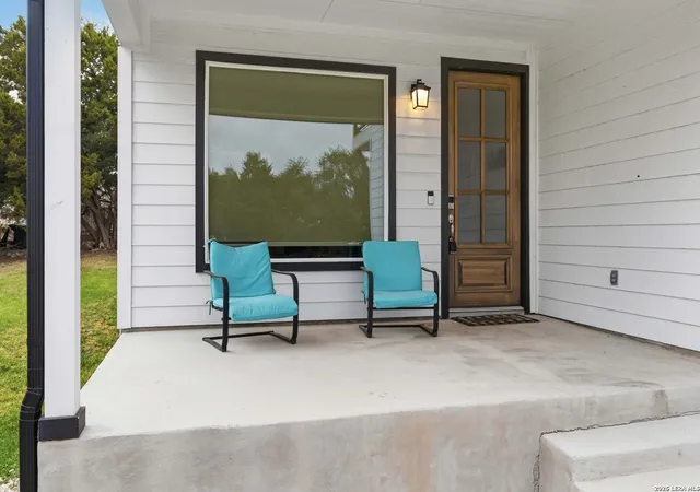 Photo 3 of Single family home for sale at 2061 Robin Hood, Canyon Lake, TX 78133 | MLS# 1945750 | Listing updated on 2026-05-06