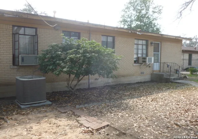 Photo 4 of Sale Pending at 115 Rosemont, San Antonio, TX 78228 | MLS# 1945764 | Listing updated on 2026-03-26