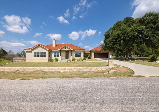 Photo 3 of Single family home for sale at 903 Panorama Pass, Horseshoe Bay, TX 78657 | MLS# 1945829 | Listing updated on 2026-04-03