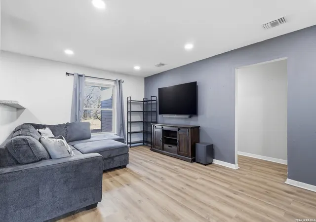 Photo 3 of Sale Pending at 119 Savannah, San Antonio, TX 78213 | MLS# 1945849 | Listing updated on 2026-03-18
