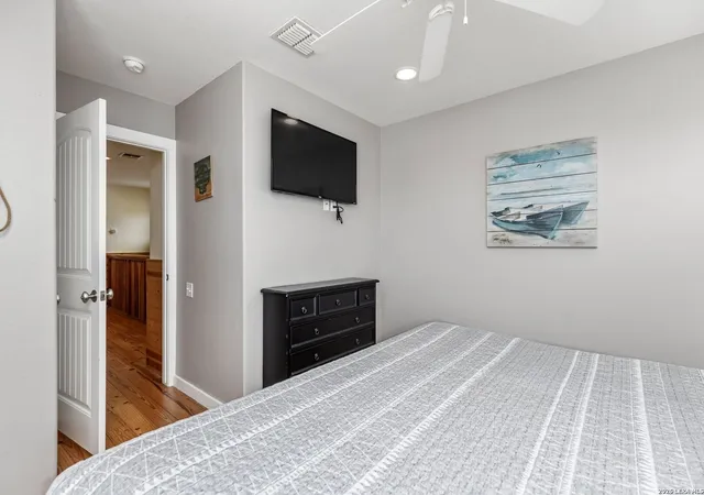 3rd image of 301 E Ave C, Port Aransas, TX 78373