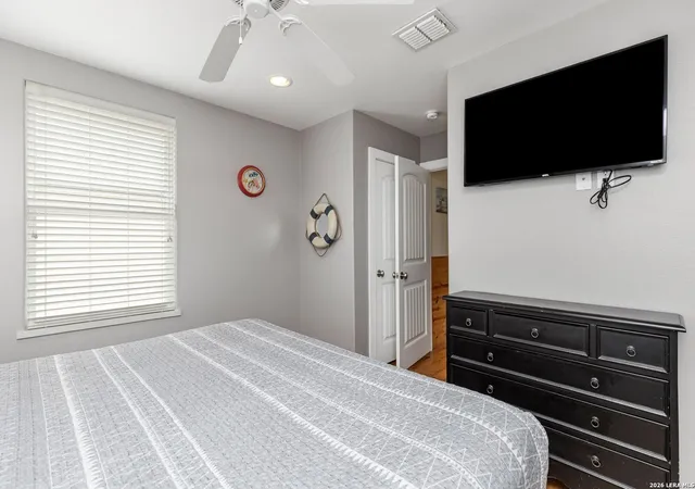 4th image of 301 E Ave C, Port Aransas, TX 78373