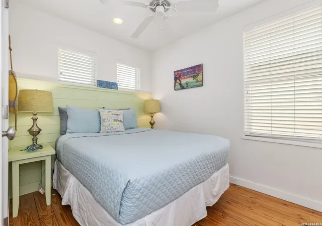 5th image of 301 E Ave C, Port Aransas, TX 78373