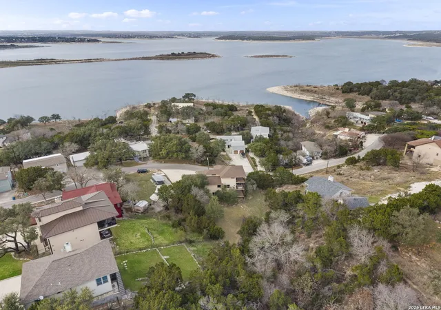 Photo 3 of Single family home for sale at 502 Cindy Dr, Canyon Lake, TX 78133 | MLS# 1945871 | Listing updated on 2026-09-23