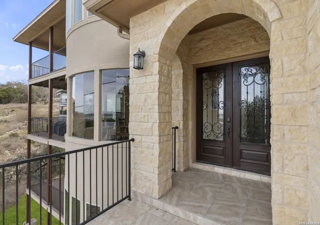 Photo 1 of Single family home for sale at 502 Cindy Dr, Canyon Lake, TX 78133 | MLS# 1945871 | Listing updated on 2026-09-23