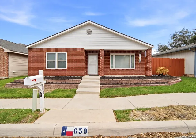 2nd image of 659 Meadow Arbor Ln, Universal City, TX 78148 | MLS# 1945888