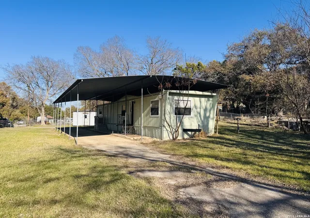 1st image of 427 Spanish Oak, Canyon Lake, TX 78133 | MLS# 1945948