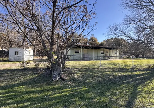 2nd image of 427 Spanish Oak, Canyon Lake, TX 78133 | MLS# 1945948