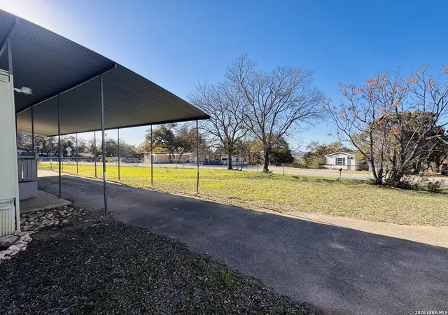 4th image of 427 Spanish Oak, Canyon Lake, TX 78133 | MLS# 1945948