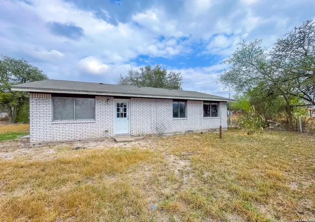 12th image of 1001 Avenue B, Beeville, TX 78102 | MLS# 1945973