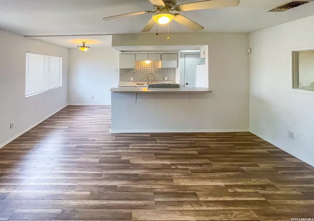 2nd image of 1001 Avenue B, Beeville, TX 78102 | MLS# 1945973