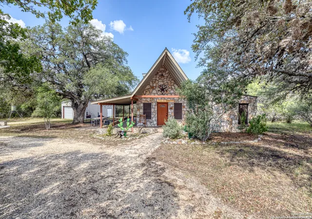 4th image of 711 Mariposa Avenue, Concan, TX 78801 | MLS# 1946007
