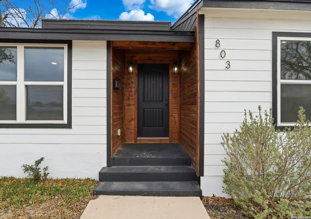 Photo 4 of Sale Pending at 803 Fresno, San Antonio, TX 78212 | MLS# 1946098 | Listing updated on 2026-05-04