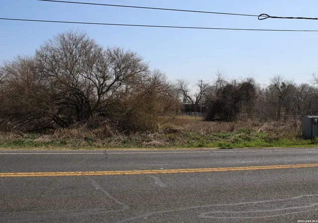 Photo 2 of Sale Pending at 20530 Pleasanton Rd, San Antonio, TX 78221 | MLS# 1946112 | Listing updated on 2026-03-23
