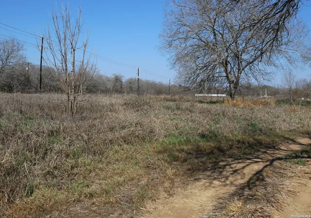 Photo 4 of Sale Pending at 20530 Pleasanton Rd, San Antonio, TX 78221 | MLS# 1946112 | Listing updated on 2026-03-23