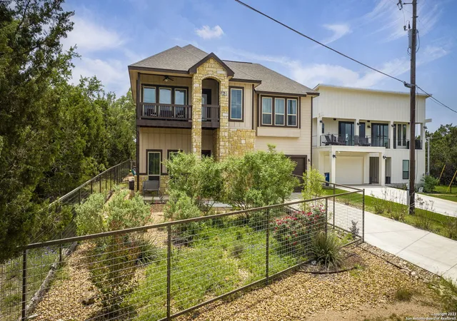 Photo 3 of Single family home for sale at 618 Wagon Wheel, Canyon Lake, TX 78133 | MLS# 1946204 | Listing updated on 2026-03-16
