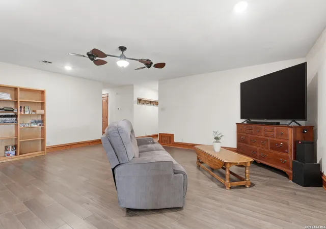 Photo 4 of Sale Pending at 231 Bluebonnet Ln, San Antonio, TX 78223 | MLS# 1946223 | Listing updated on 2026-03-19