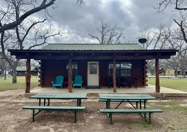 Photo 3 of Single family home for sale at 110 Red Wright Rd, Leakey, TX 78873 | MLS# 1946277 | Listing updated on 2026-09-04