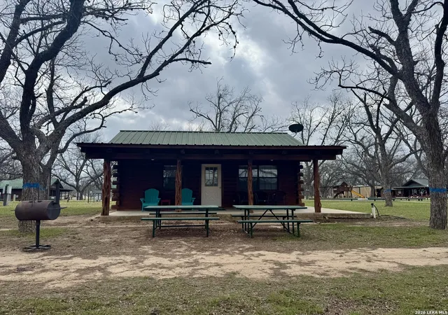 Photo 3 of Single family home for sale at 110 Red Wright Rd, Leakey, TX 78873 | MLS# 1946277 | Listing updated on 2026-09-04