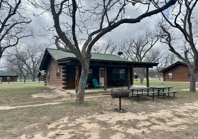 Photo 4 of Single family home for sale at 110 Red Wright Rd, Leakey, TX 78873 | MLS# 1946277 | Listing updated on 2026-09-04