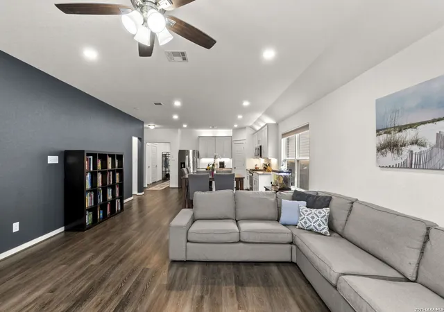 4th image of 10635 Rosalina Loop, Converse, TX 78109 | MLS# 1946283