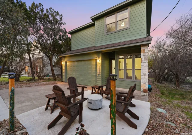 Photo 4 of Single family home for sale at 1211 Sherwood, Canyon Lake, TX 78133 | MLS# 1946308 | Listing updated on 2026-10-10